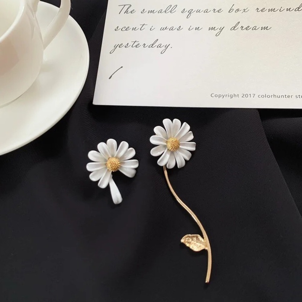 Daisy earrings dangle stud chic gold 3d asymmetrical drop jewelry